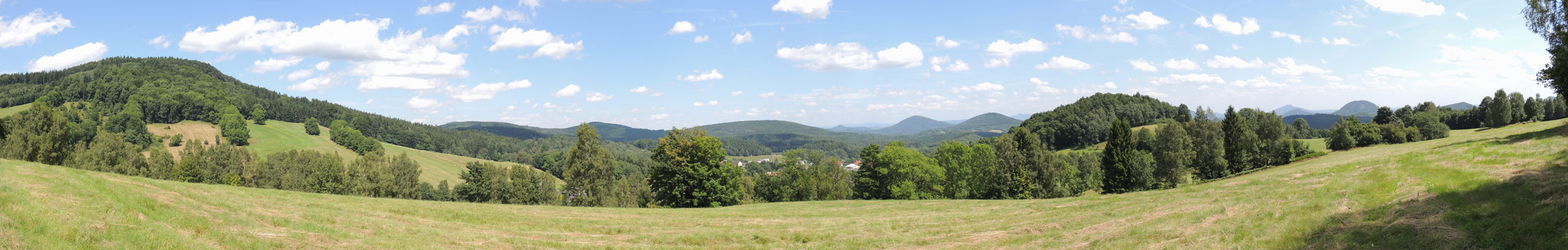 Panorama Nr. 1 Blick auf die Gemeinde Svor aus dem Fuß des Berges Klíč